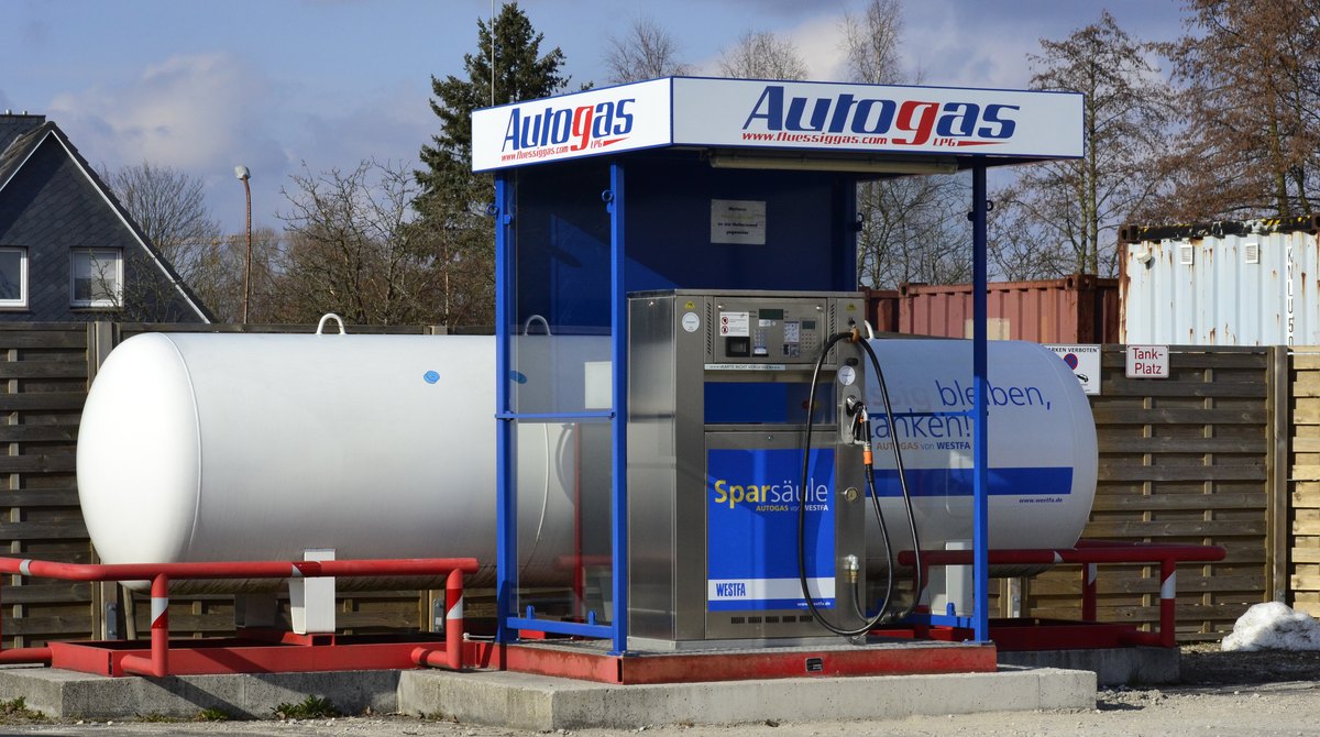 Заправочная колонка автогаза с резервуаром