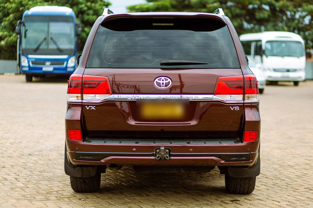 Toyota Land Cruiser 200 VX V8, вид сзади
