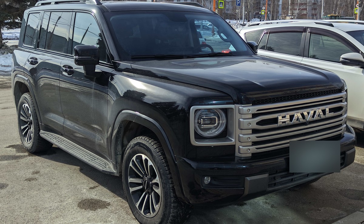 Чёрный Haval H9 нового поколения, вид спереди в три четверти