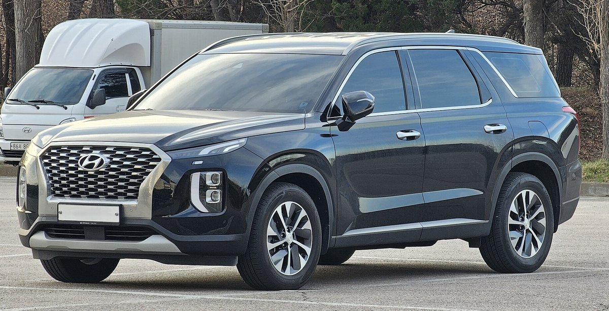 Чёрный Hyundai Palisade первого поколения после рестайлинга, вид спереди