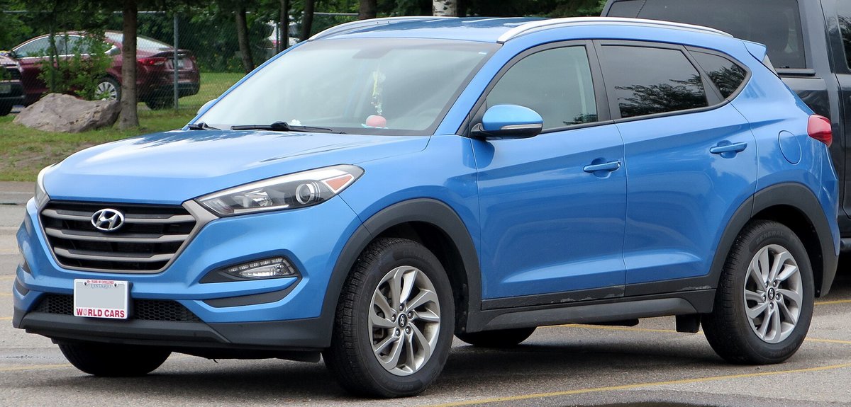 Синий Hyundai Tucson третьего поколения (TL), вид спереди