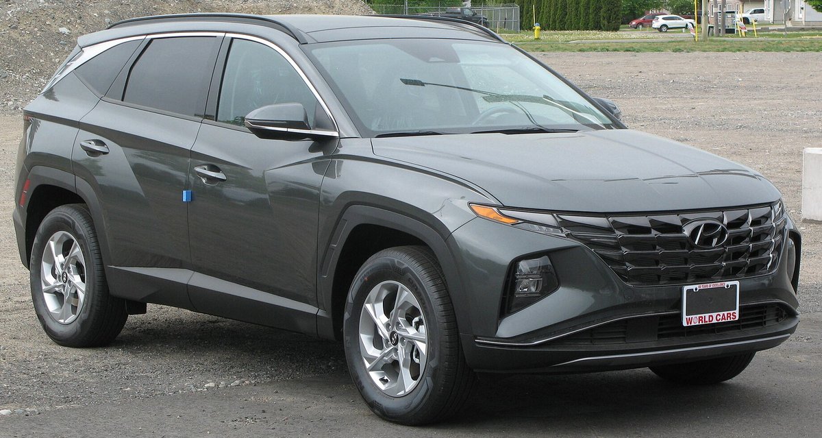 Тёмно-серый Hyundai Tucson четвёртого поколения, вид спереди