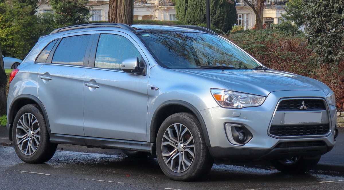 Mitsubishi ASX первого поколения, вид спереди сбоку