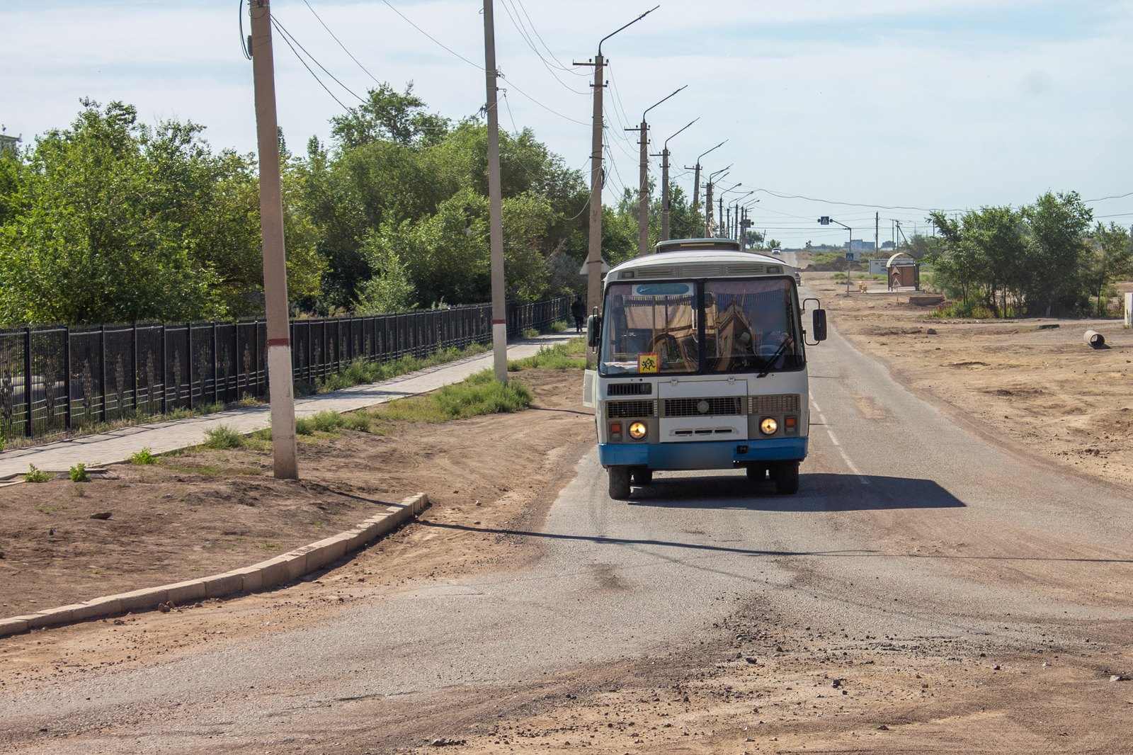 Автобус ПАЗ на улице в Балхаше