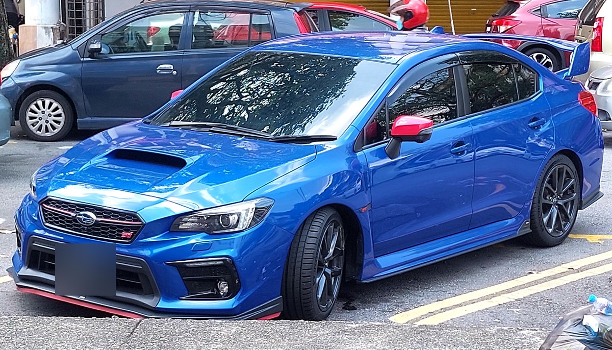 Subaru WRX STI поколения VA, синий седан, вид спереди сбоку
