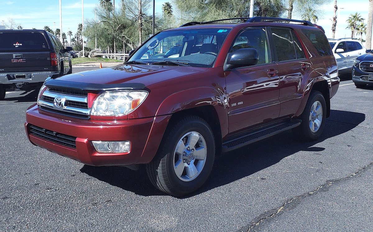 Бордовая Toyota 4Runner SR5 четвёртого поколения, вид спереди